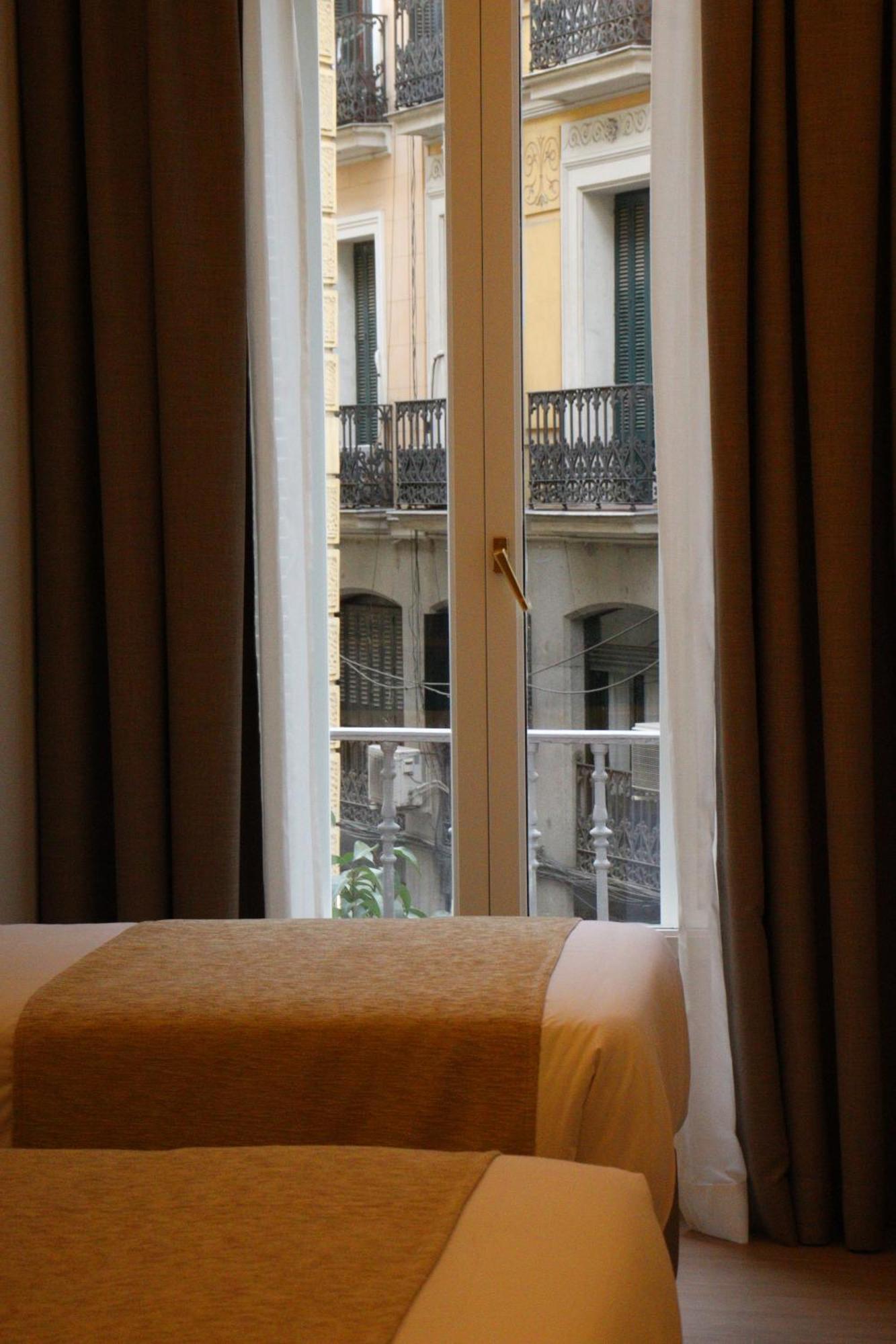 Hostal La Rua-Montera Мадрид Экстерьер фото